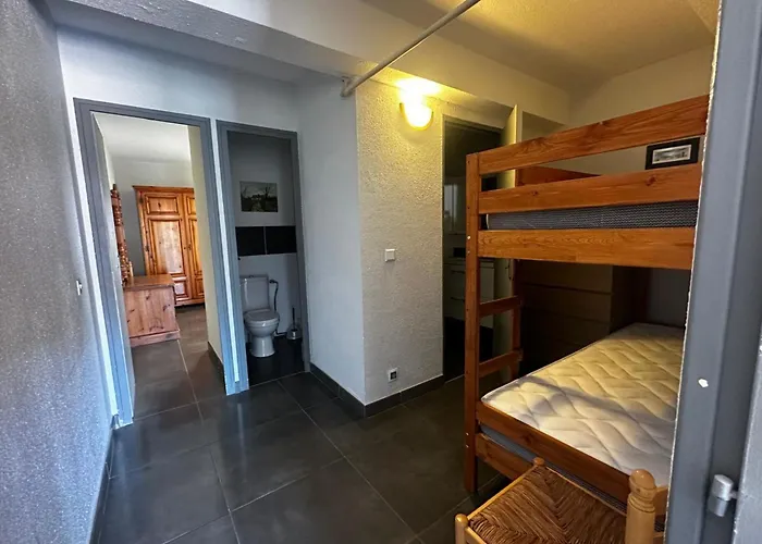 Attractive T2 Bis Through Ideally Located Lejlighed *