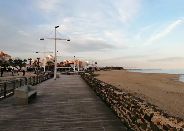 Attractive T2 Bis Through Ideally Located Lejlighed *