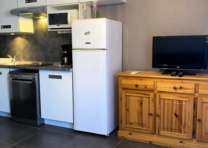 Attractive T2 Bis Through Ideally Located Lejlighed Agde