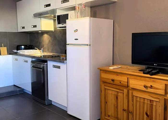 Attractive T2 Bis Through Ideally Located Lejlighed