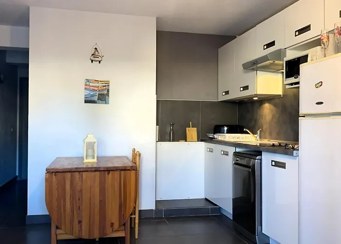 Attractive T2 Bis Through Ideally Located Lejlighed *